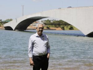 Nilmário Miranda, ex-ministro, discute conquistas no governo federal.