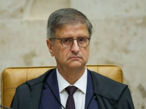 Recondução de Paulo Gonet à PGR em meio a investigações sobre Bolsonaro.