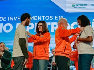 Disputa pela Ouvidoria-Geral da Petrobras entre CEO e ministro.