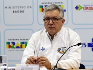 ** Conflitos legislativos afetam políticas de saúde no SUS.