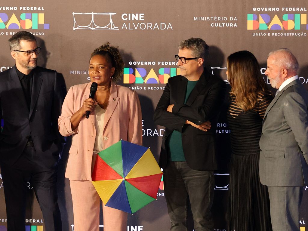 ** Lula defende ministro Moraes e critica oposição no Senado.