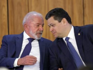 Lula critica interferência estrangeira e defende a soberania do Brasil.