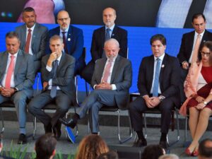 ** Presidente Lula assina decreto da TV 3.0 no Brasil.