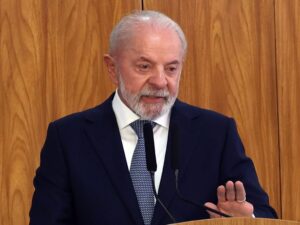 Lula destaca operação histórica do Brasil contra crime organizado, com ações em vários estados.