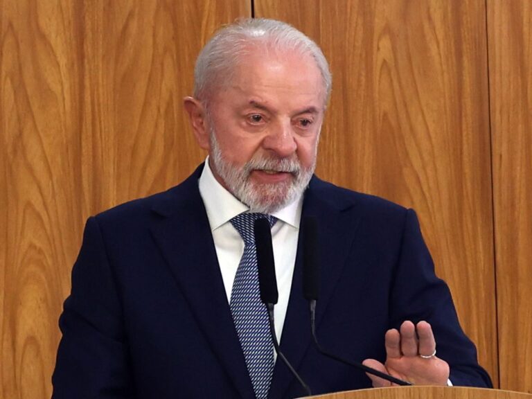 Lula destaca operação histórica do Brasil contra crime organizado, com ações em vários estados.