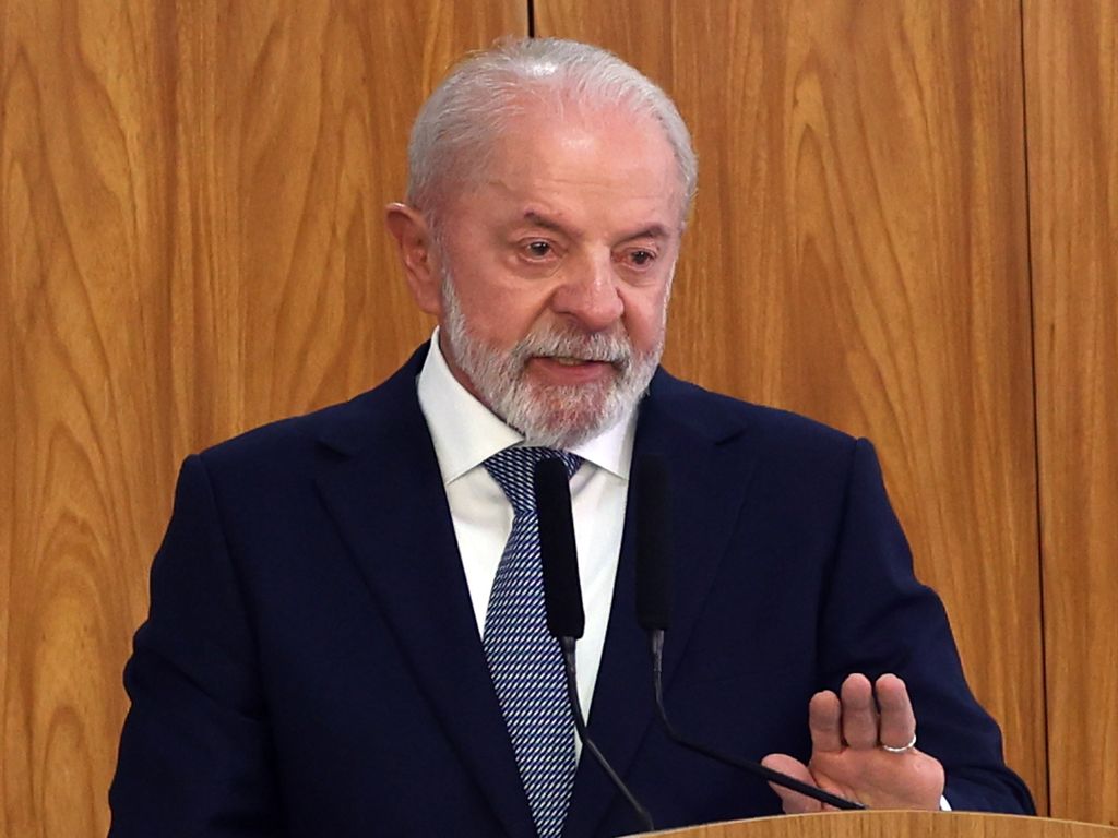 Lula destaca operação histórica do Brasil contra crime organizado, com ações em vários estados.