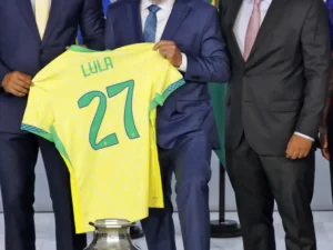 ** Ministro André Fufuca sob pressão do PP para deixar governo Lula.