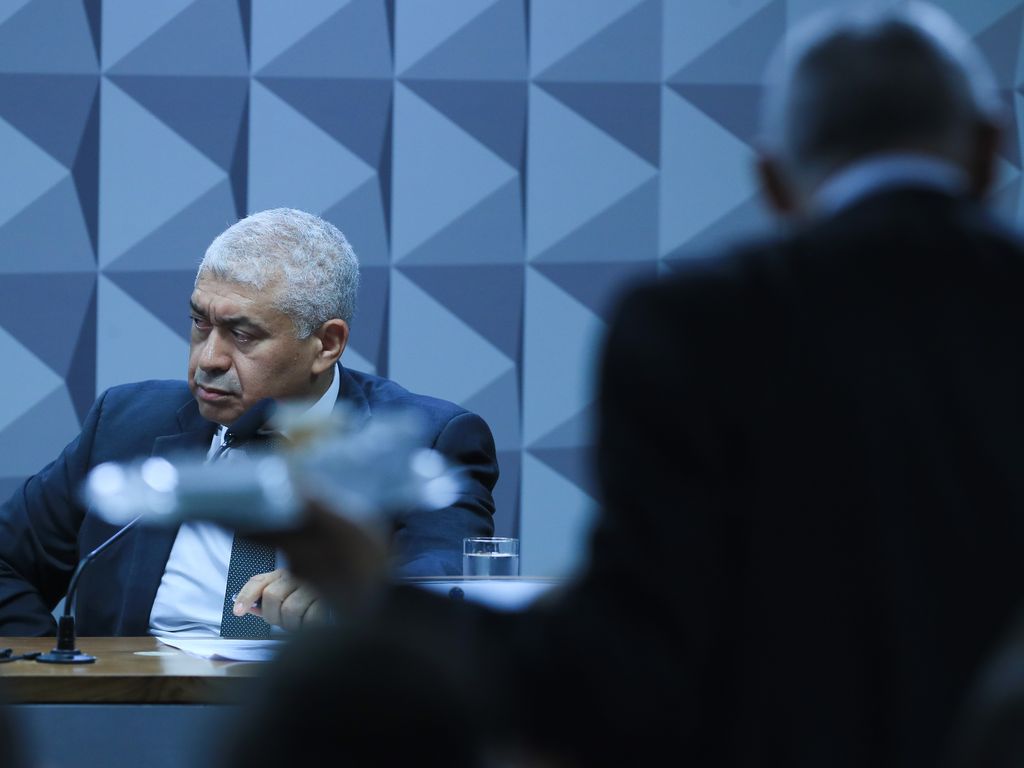 Empresário Antunes, o "Careca do INSS", depõe na CPI sobre fraudes.