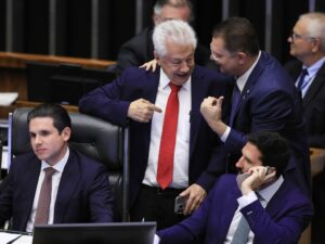 ** Votação na Câmara dos Deputados sobre voto secreto na PEC da Blindagem.