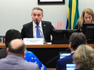 Debate na Câmara sobre anistia aos eventos de 8 de janeiro.