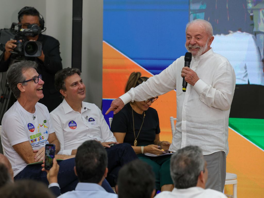 Ministro da Educação Camilo Santana destaca fiscalização da PEC.