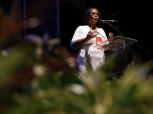 Débora do Batom mantém prisão domiciliar após condenação no STF.