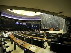 ** Senador Esperidião Amin critica PEC da Blindagem com expressão inusitada.