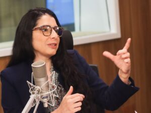 Ministra Estela Aranha em protesto contra anistia em Copacabana.