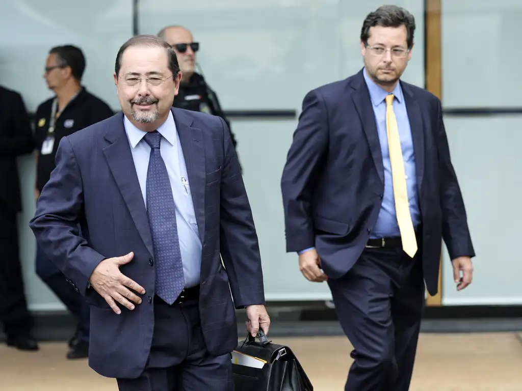 Críticas de Fabio Wajngarten à defesa de Paulo Sérgio Nogueira no STF.
