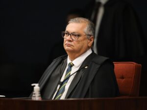 Ministro Flávio Dino pede investigação por ameaças nas redes sociais.