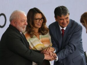 Janja fala sobre críticas e sua postura na Folha de S. Paulo.