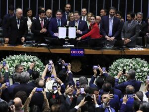 Acordos políticos de Lula afetam candidaturas no Congresso.
