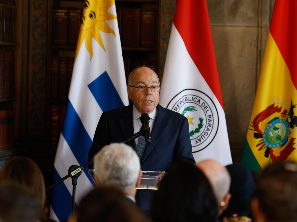 Ministro Mauro Vieira critica restrições de vistos dos EUA a autoridades brasileiras.