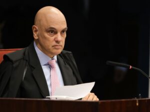 Ministro Moraes no STF destaca evidências contra Bolsonaro.