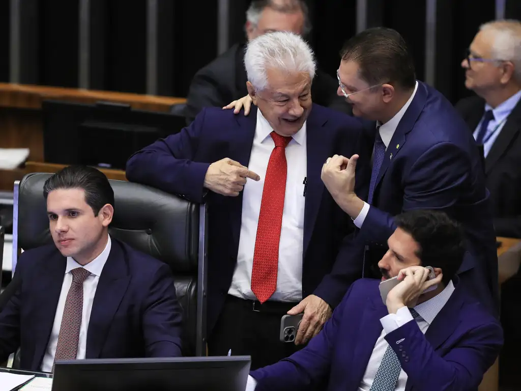 ** Artistas se mobilizam contra a PEC da Blindagem nas redes sociais.