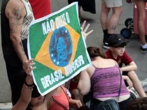 ** Protesto de movimentos sociais contra a PEC da Blindagem.