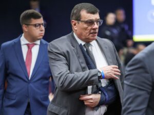 Aliados de Bolsonaro discutem defesa de Paulo Sérgio Nogueira.
