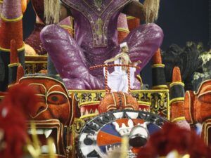 Autoridades participam de evento no Sambódromo em São Paulo.