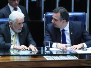 ** Imagem do Senado discutindo a alteração da Lei da Ficha Limpa.