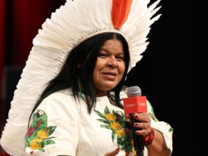 ** Sonia Guajajara em discurso na Semana do Clima em Nova York.