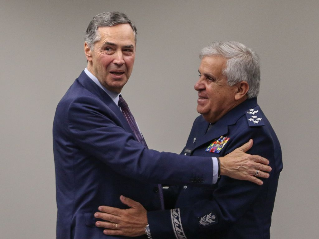 ** Generais do Exército e julgamento de Bolsonaro pelo STM.