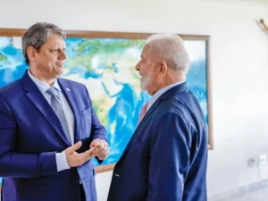 Governadores e líderes políticos discutem sucessão de Tarcísio.