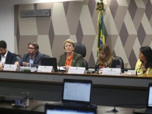"Transparência Internacional critica mudança na Lei da Ficha Limpa sobre corrupção."