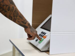 ** Tre-RJ implementa plano de segurança para eleições 2026.