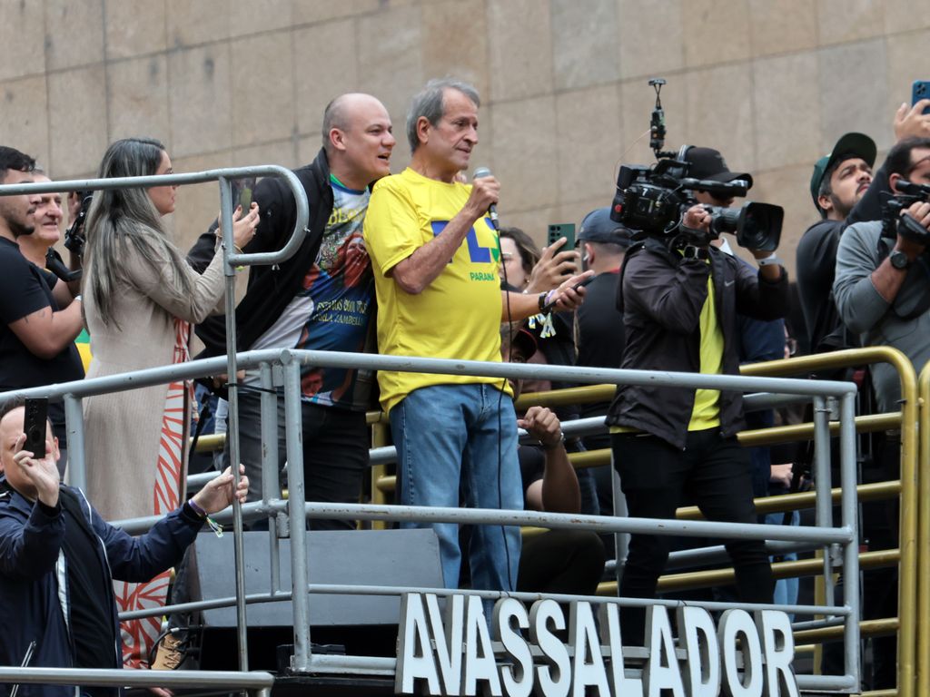 Valdemar Costa Neto elogia Eduardo Paes em meio a polêmicas.