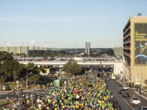 Imagem de protesto contra anistia a envolvidos em atos golpistas.
