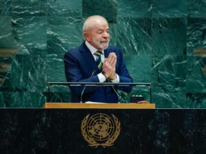 ** Lula discursando na ONU sobre sanções e soberania nacional.