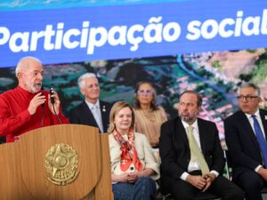 Hugo Motta comenta sobre a possível reeleição de Lula.
