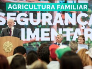 ** Almoço entre Lula e presidentes do Congresso discute impostos e educação.