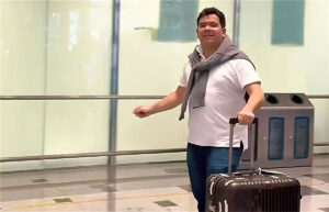 Governador Rafael Fonteles numa viagem ao exterior.