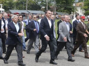** Bolsonaro em prisão domiciliar, celebra aniversário da filha.