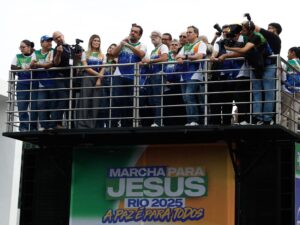 ** Governador Cláudio Castro comenta megaoperação no Rio, resultando em 120 mortes.