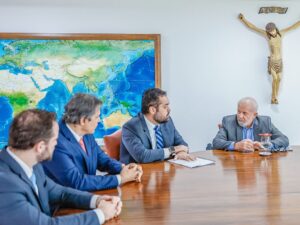 Comitiva do governo se reúne com governador para discutir segurança no Rio.