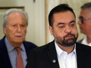 Ministros do TSE discutem pedido de vista sobre Cláudio Castro.