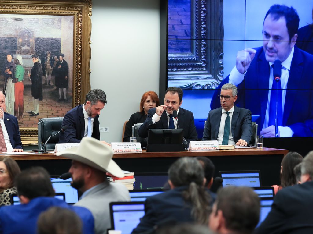 Comissão de Ética da Câmara analisa queixas contra deputados.