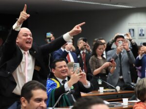 Decisão do Conselho de Ética arquiva representação contra Eduardo Bolsonaro.