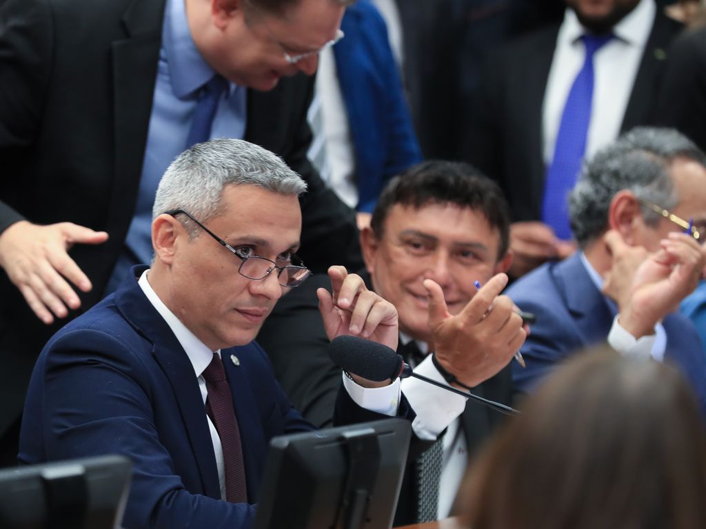 Deputado Gustavo Gayer durante sessão da Câmara dos Deputados.