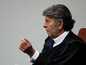 Luiz Fux critica intervenção do Judiciário em temas do Congresso.