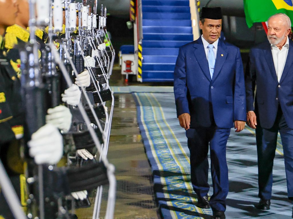 Lula em pesquisa liderando intenções de voto para 2026.