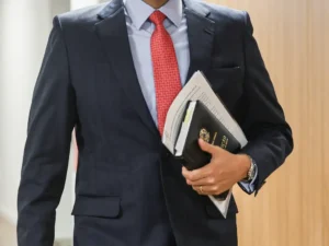 Lula discute indicação de Jorge Messias para nova vaga no STF.
